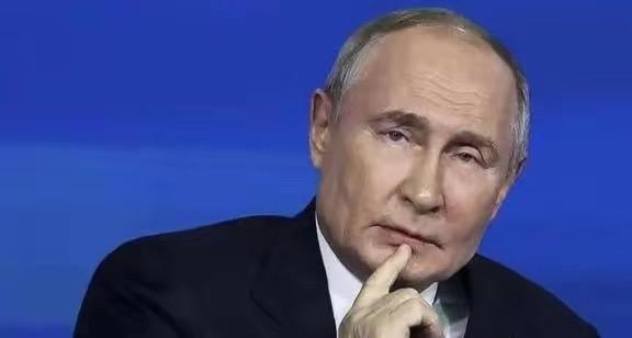 美国记者提问普京，如果中国要解放台湾，俄罗斯会不会掺和一把？普京干脆利落的几句话