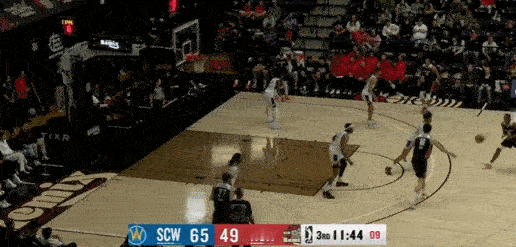 硬起来了！杨翰森下半场上来就2+1！
在今天NBA发展联盟G联盟常规赛撕裂之城混