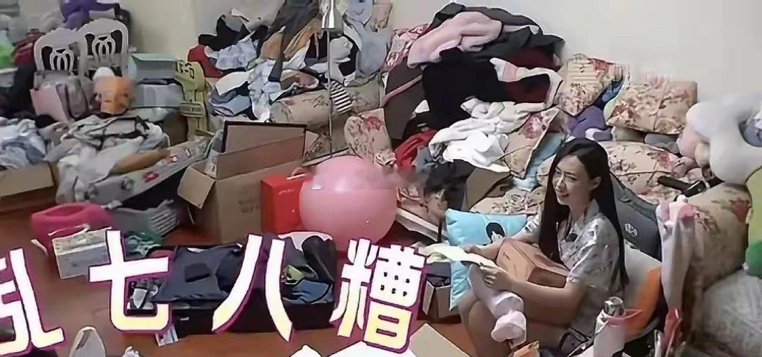 最近管乐家里那“壮观”的场景可把网友惊到了！沙发、茶几、地板，放眼望去全是堆成小