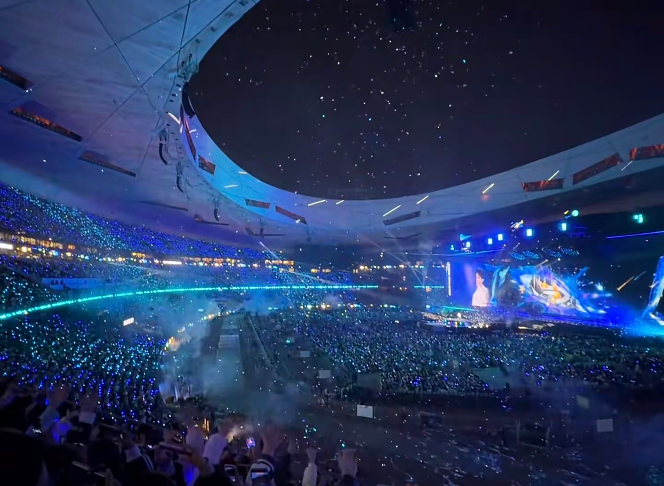 黄子弘凡鸟巢上座率还是那句话，黄子弘凡吸粉能力强因为本身他就是一个很好的人。好多