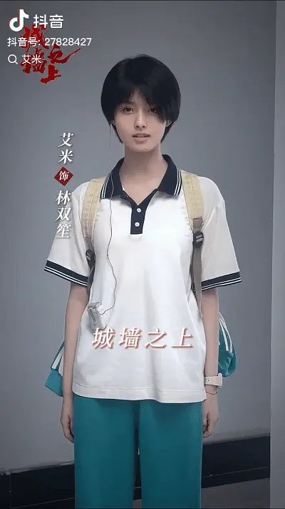 这个妆造，适配土感足一点的脸。 ​​​