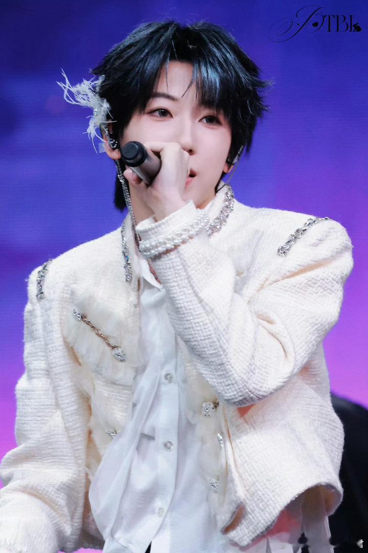 杨博文语言的艺术 杨博文说话委婉含蓄但不躲闪，句句得体又不失态度，这种高段位表达