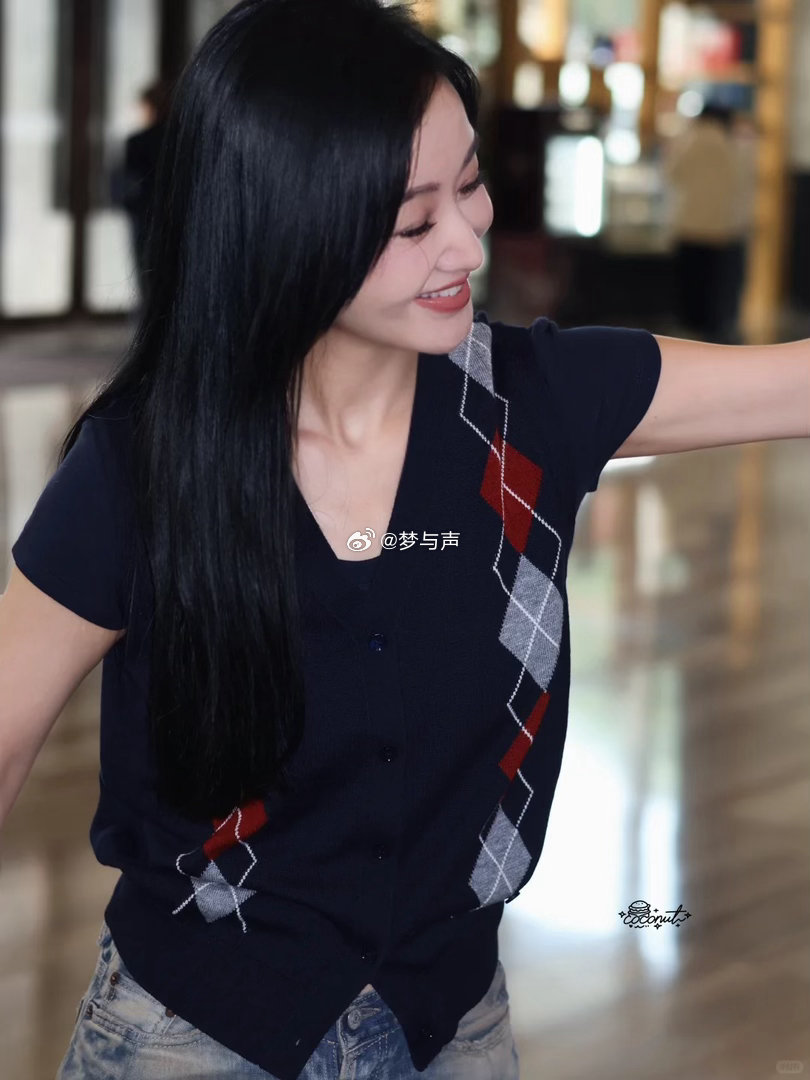 赵子琪是我浪姐唯一人脉赵子琪对粉丝有求必应 被赵子琪的直播笑晕！粉丝问浪姐瓜，姐