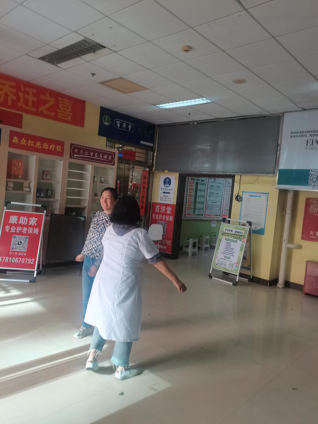 人类的寿命正常能活到多少岁?人类的正常寿命应该能活到120岁，由于各种原因使人类