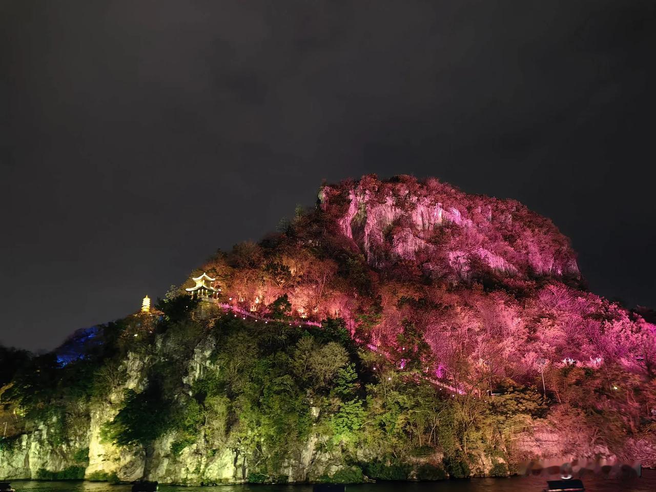 柳州夜景，柳江两岸夜色迷人柳州旅游风光 柳州珠江夜景 柳州街景