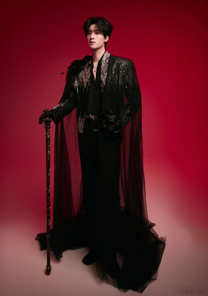 颜安觉得帅哥都是十一头身 颜安用实力证明，你画我猜的重点是“画画”。超级巅峰之夜