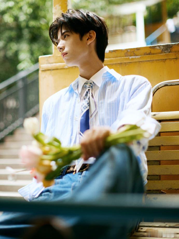 林子烨线下活动人气难怪买股林子烨 人气高我知道，但是我的注意点是在真的超帅