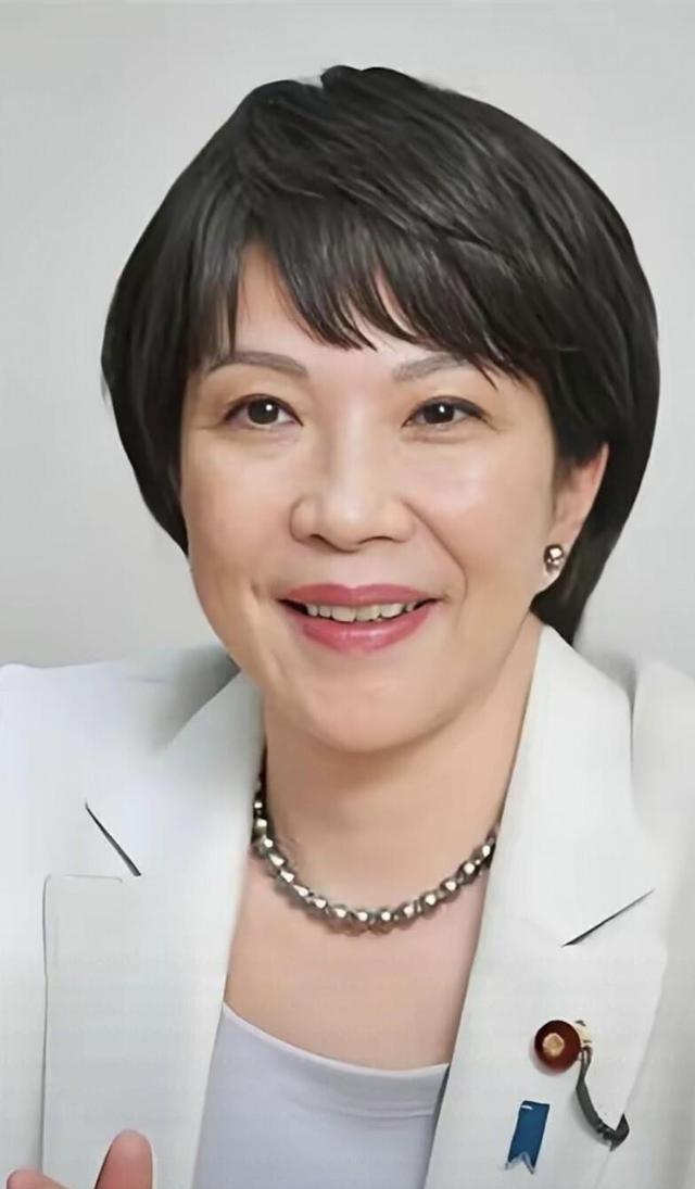 日本这次真坐不住了。日前，他们正式宣布要往北约司令部派4个自卫队员，海陆空全齐了