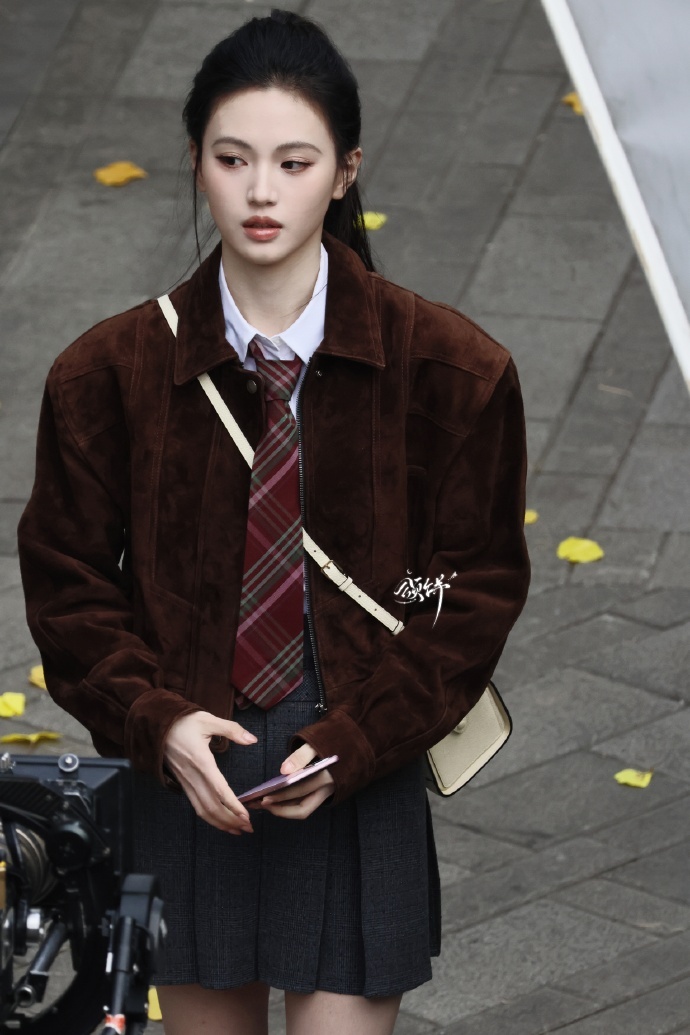 沈羽洁不二之臣路透简直校花级别💃高马尾搭配学院装，沈羽洁把青春与优雅融合得恰到