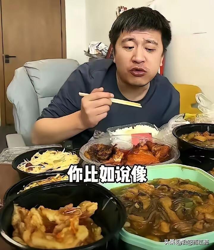 张雪峰吃预制菜了，你根本没看懂成年人的无奈
不知大家发现了没！
张雪峰顿顿吃预制