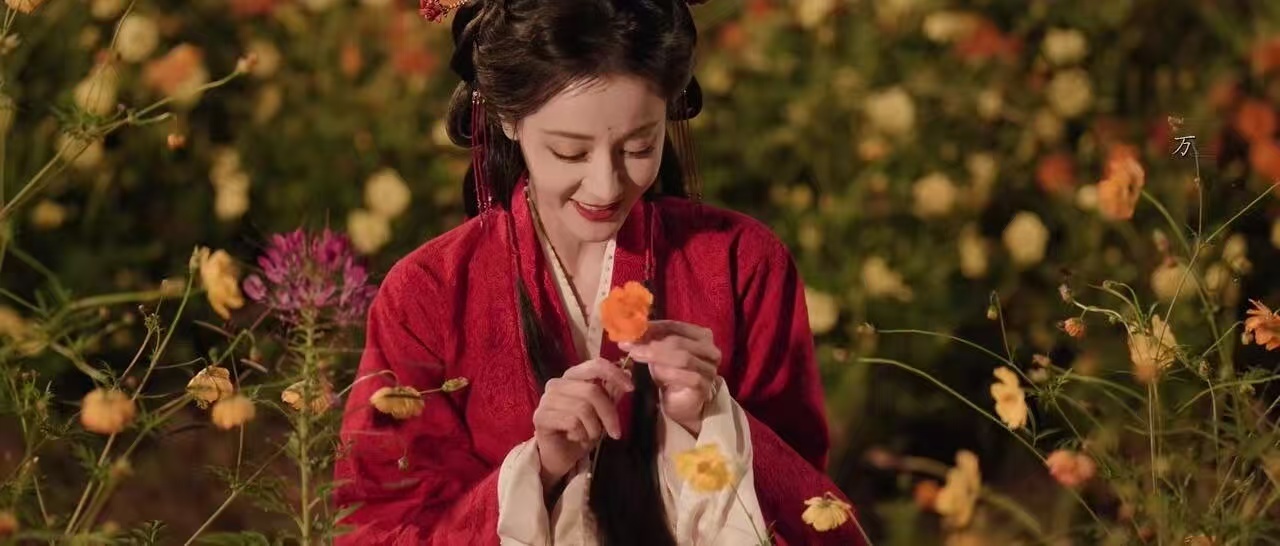 迪丽热巴陈飞宇问你闻到花香了吗 小茶狗陈飞宇也太会营业了！《白日提灯》里的嗅觉互