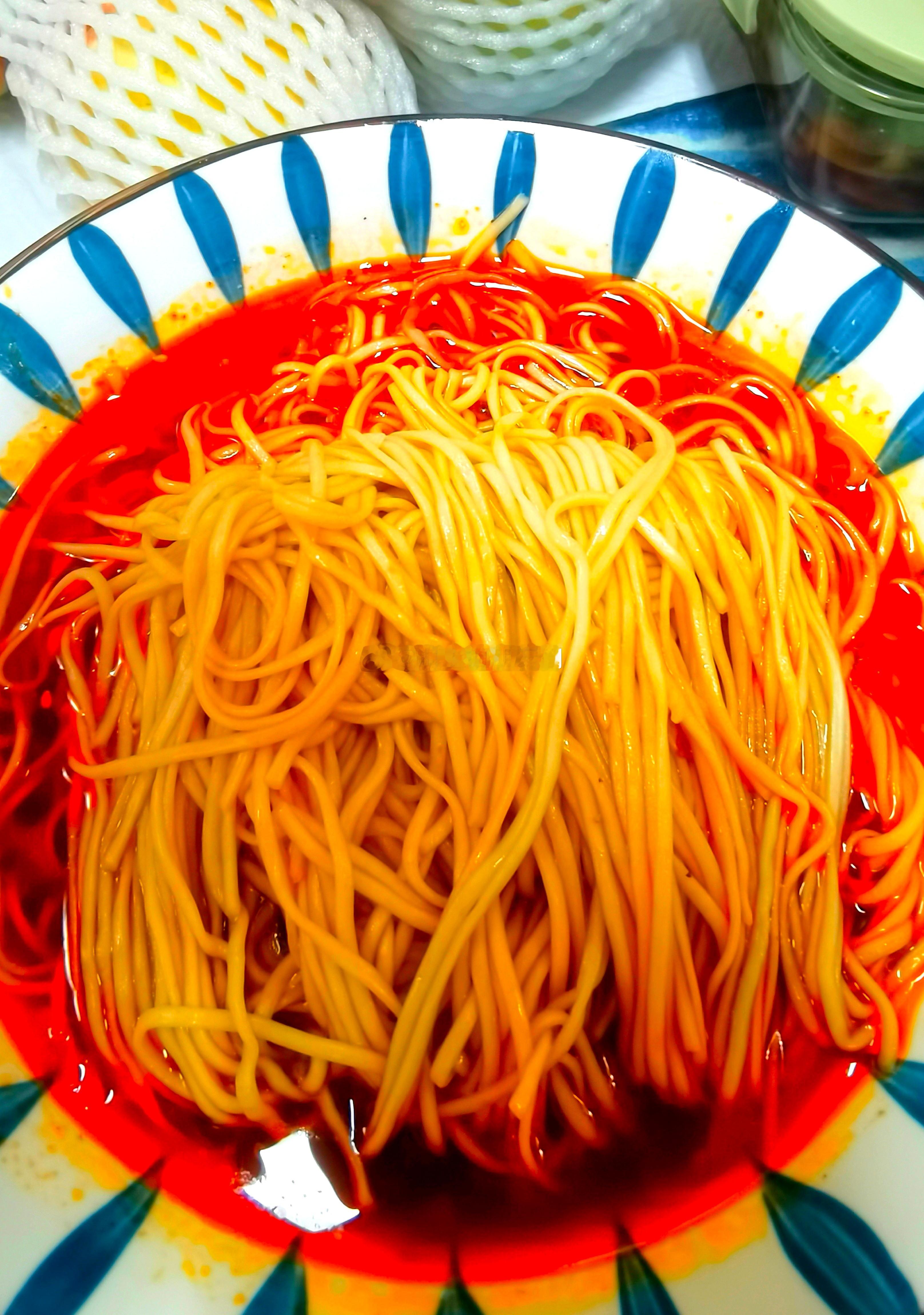 早餐：红油汤面。简简单单，又是一餐。生活手记生活手记