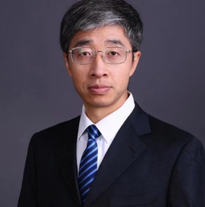 没想到一夜之间火了！2024年，北师大副教授陈志新，因为自己的课没有被教务处排上