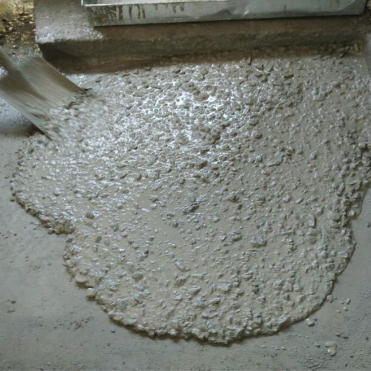 水泥遇水变硬，竟是百年未解的科学谜题？答案就藏在古罗马的建筑奇迹里。

水泥，这