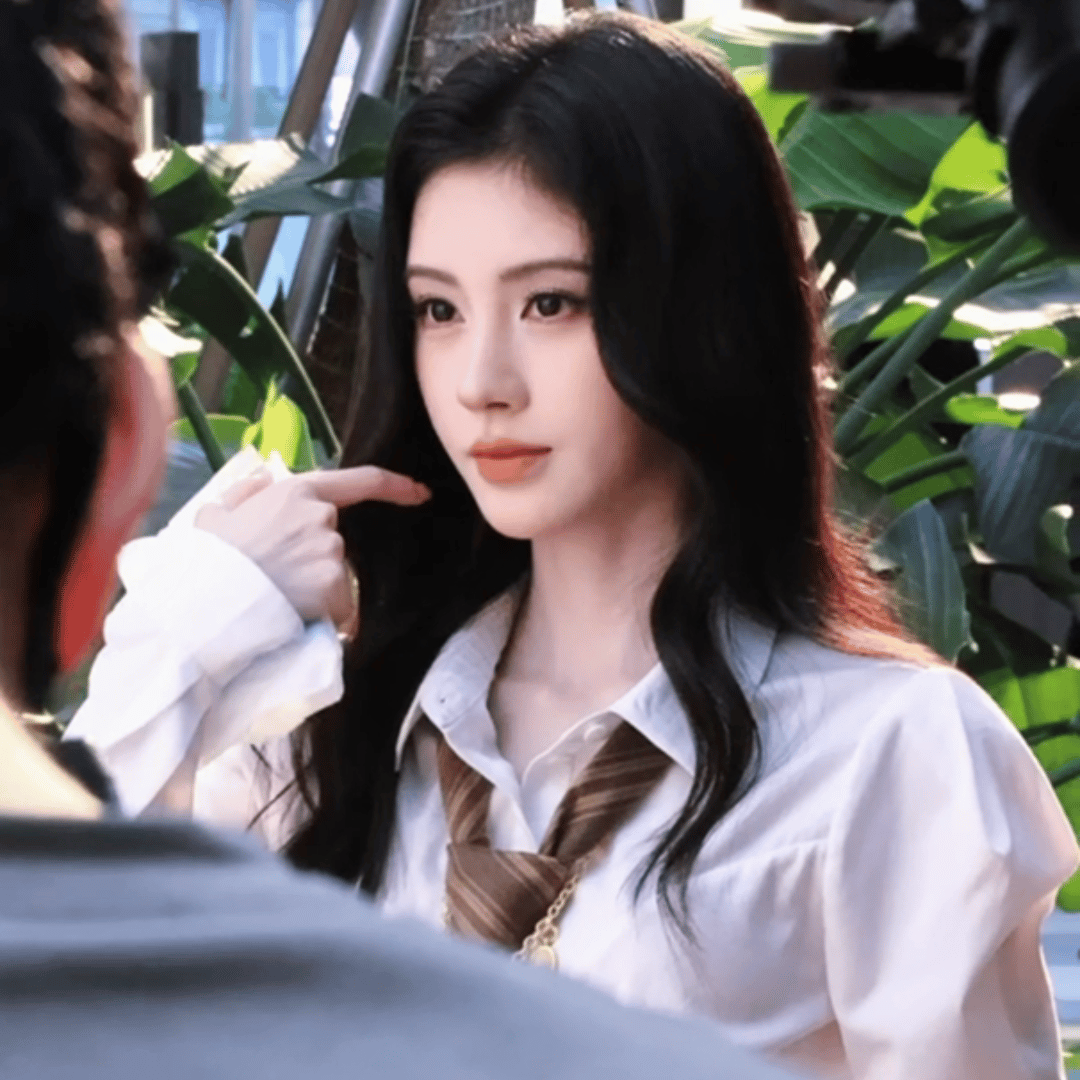 看谁都深情的好俊一张脸 此女每天就做着going小姑娘的事情[捂嘴哭]​​​