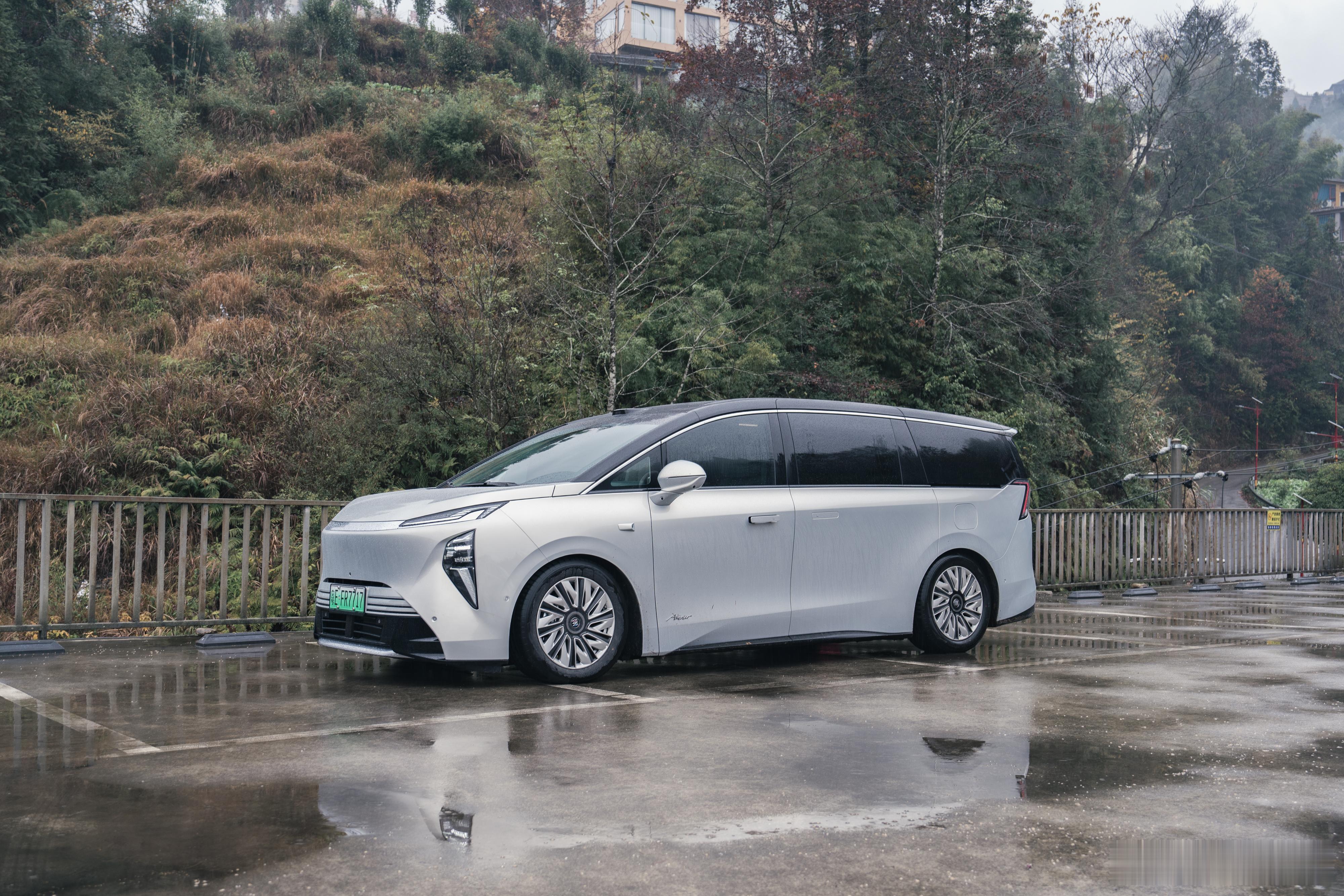 上汽通用确实有一台2.0T的PHEV动力总成，这套可能会用在别克至境世家上，新的