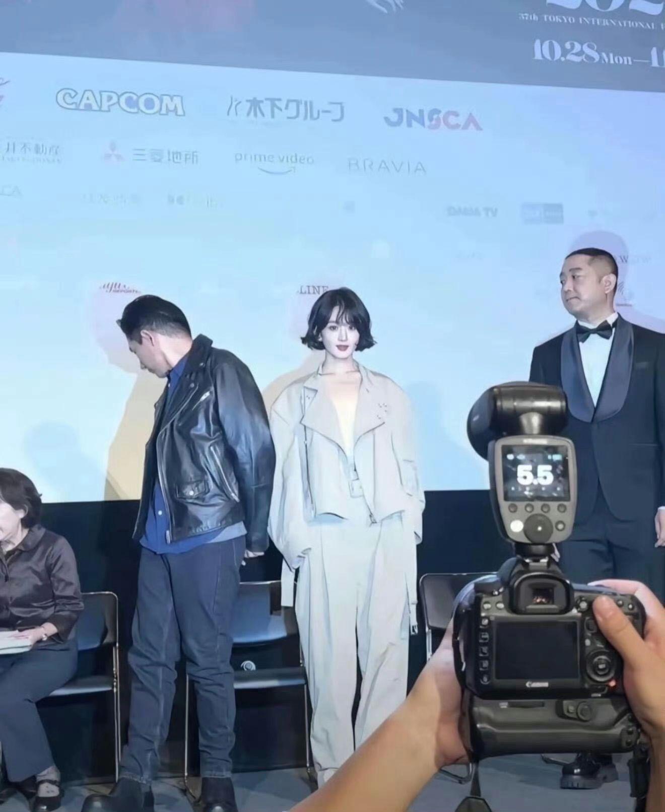 明星上镜头身比真的好重要。