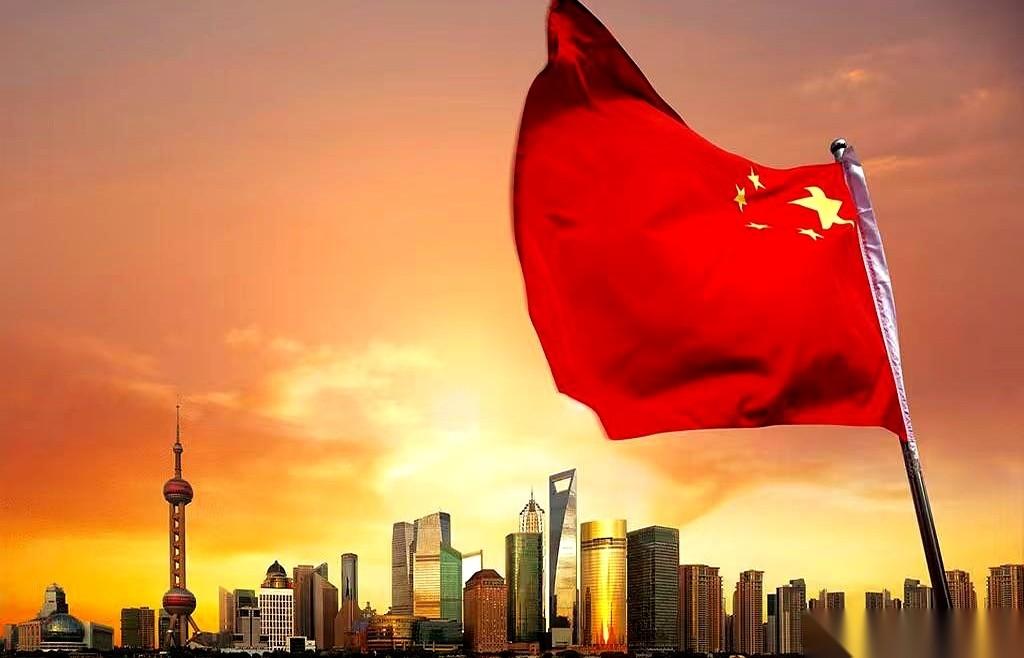 我发现很多人都搞反了。
总觉得是伊朗、俄罗斯这些国家在前面帮我们顶着美国。
其实