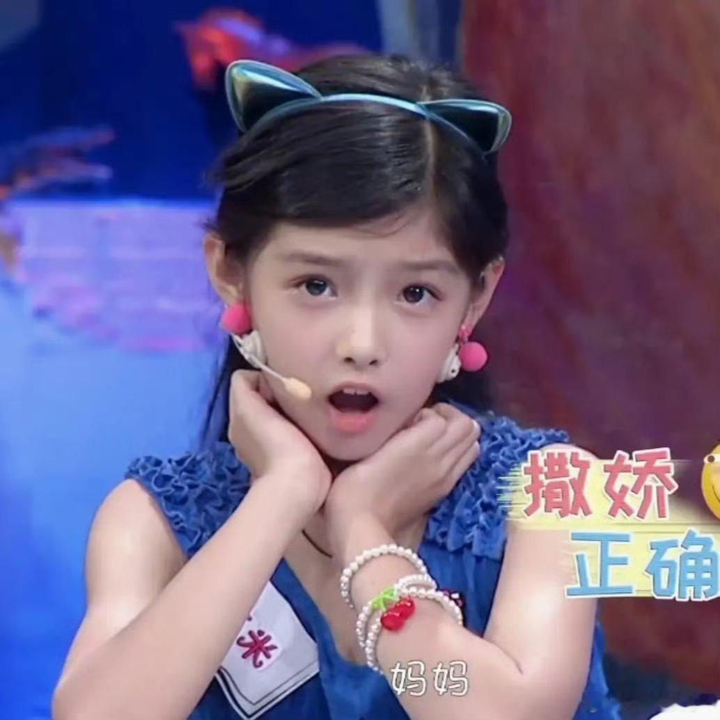 艾米童年照美到像网图 艾米就小美到大 哇塞，星星眼～好可爱的女鹅 