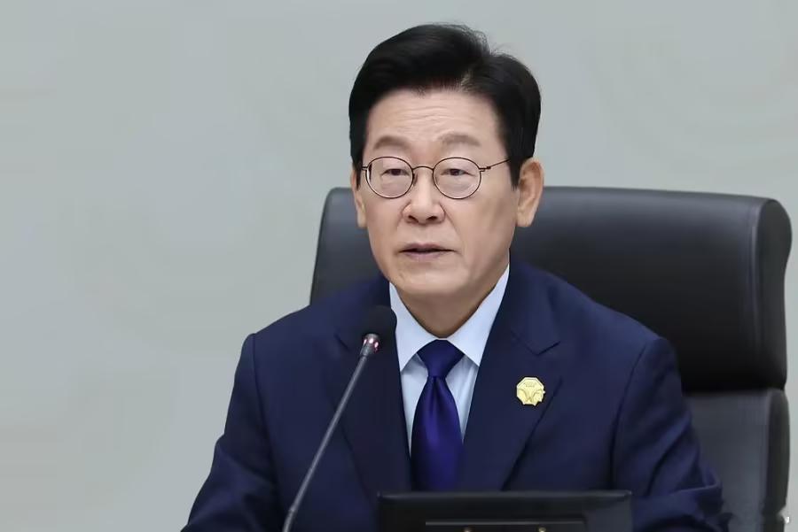 李在明说半岛统一是韩国的必经之路12月2日，韩国总统李在明表示，朝鲜半岛无论分裂