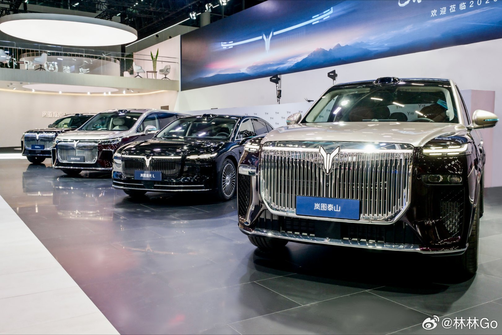 山河壮阔远，山高人为峰。2025广州车展，岚图梦想家山河耀世登场，售价 70.9