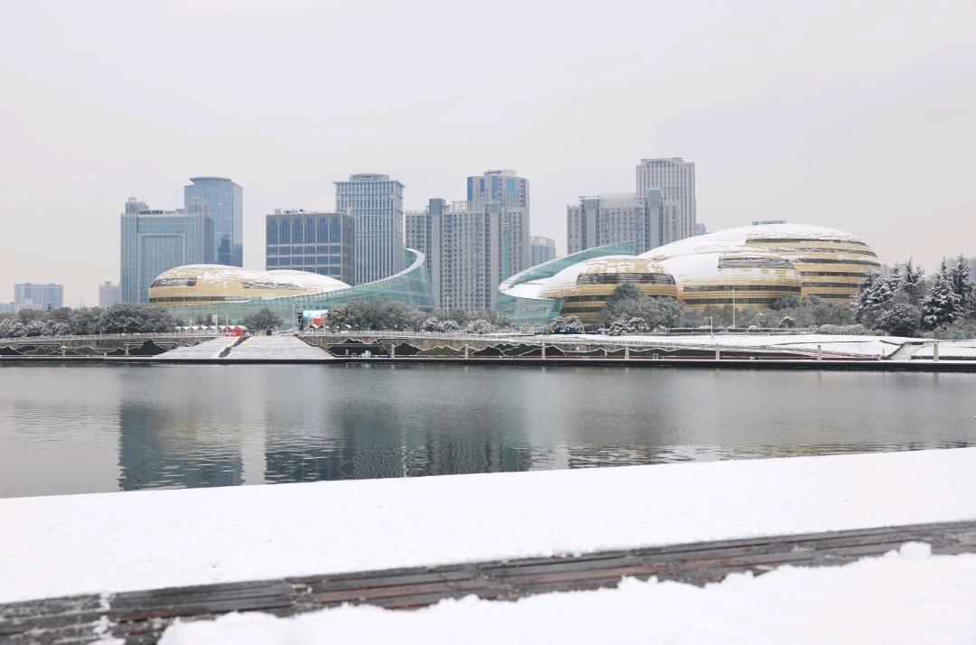 降温“冻”真格！多地暴跌25℃，背后3个原因说透了
 
前几天还穿卫衣逛大街，转