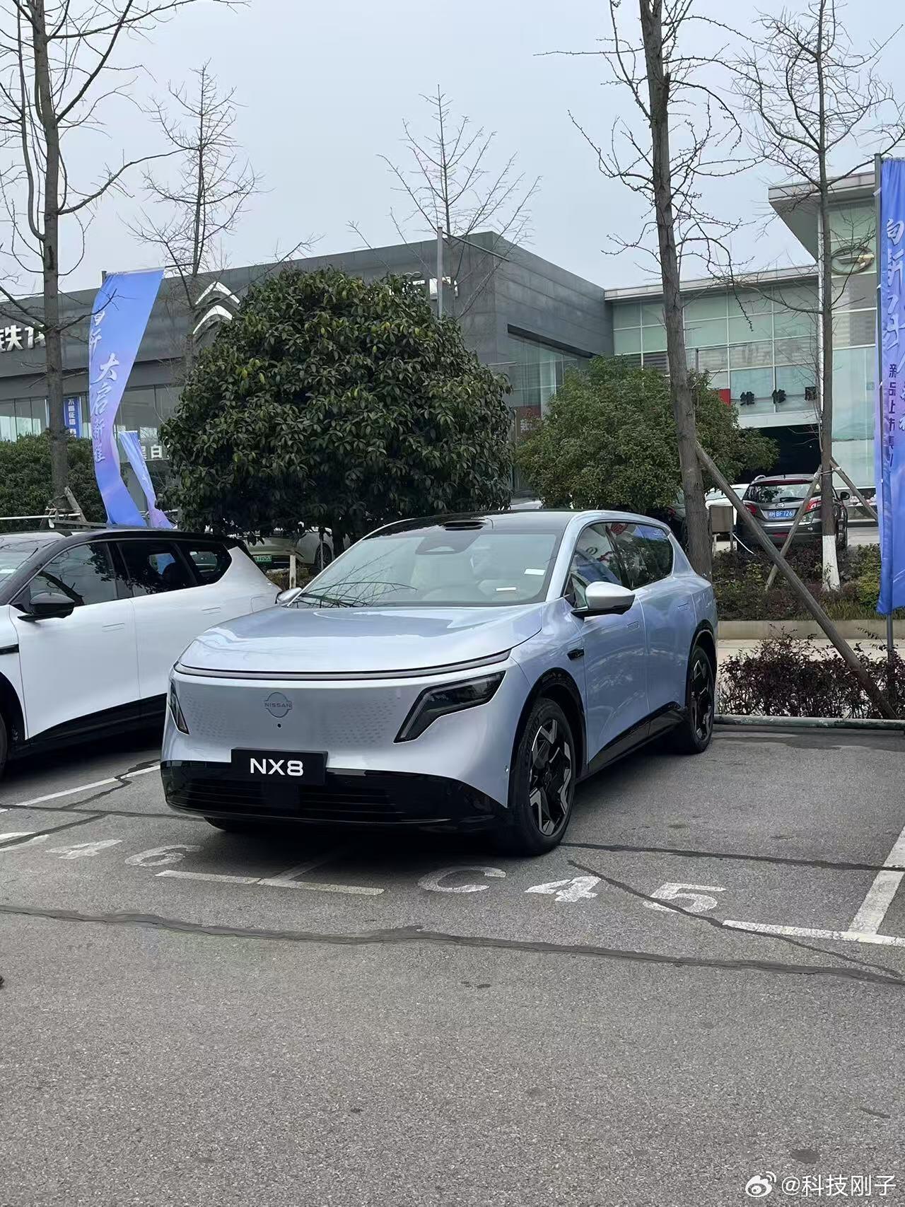 NX8带你一起告别通勤焦虑通勤本该是生活的缓冲，却常常变成焦虑的重灾区，像等红灯