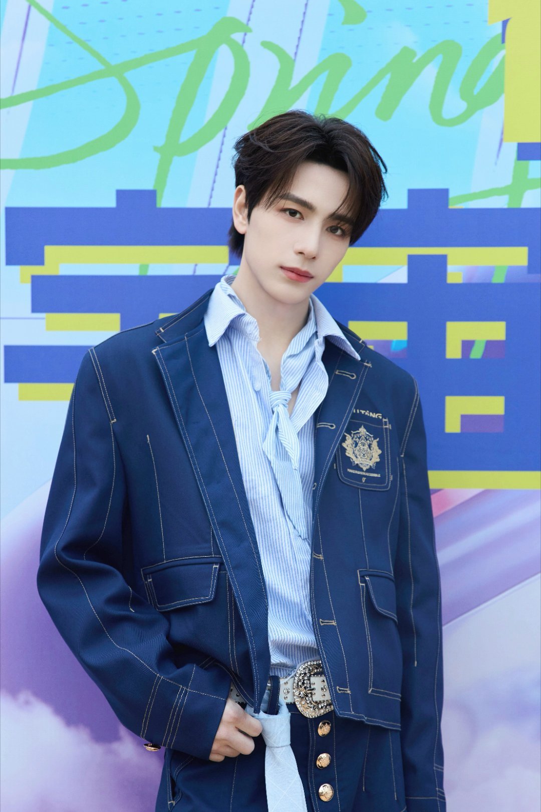 春日漫游启新章，乐园路演正登场！宇宙男团用舞台点亮春光，用热爱奔赴每一场相遇 向