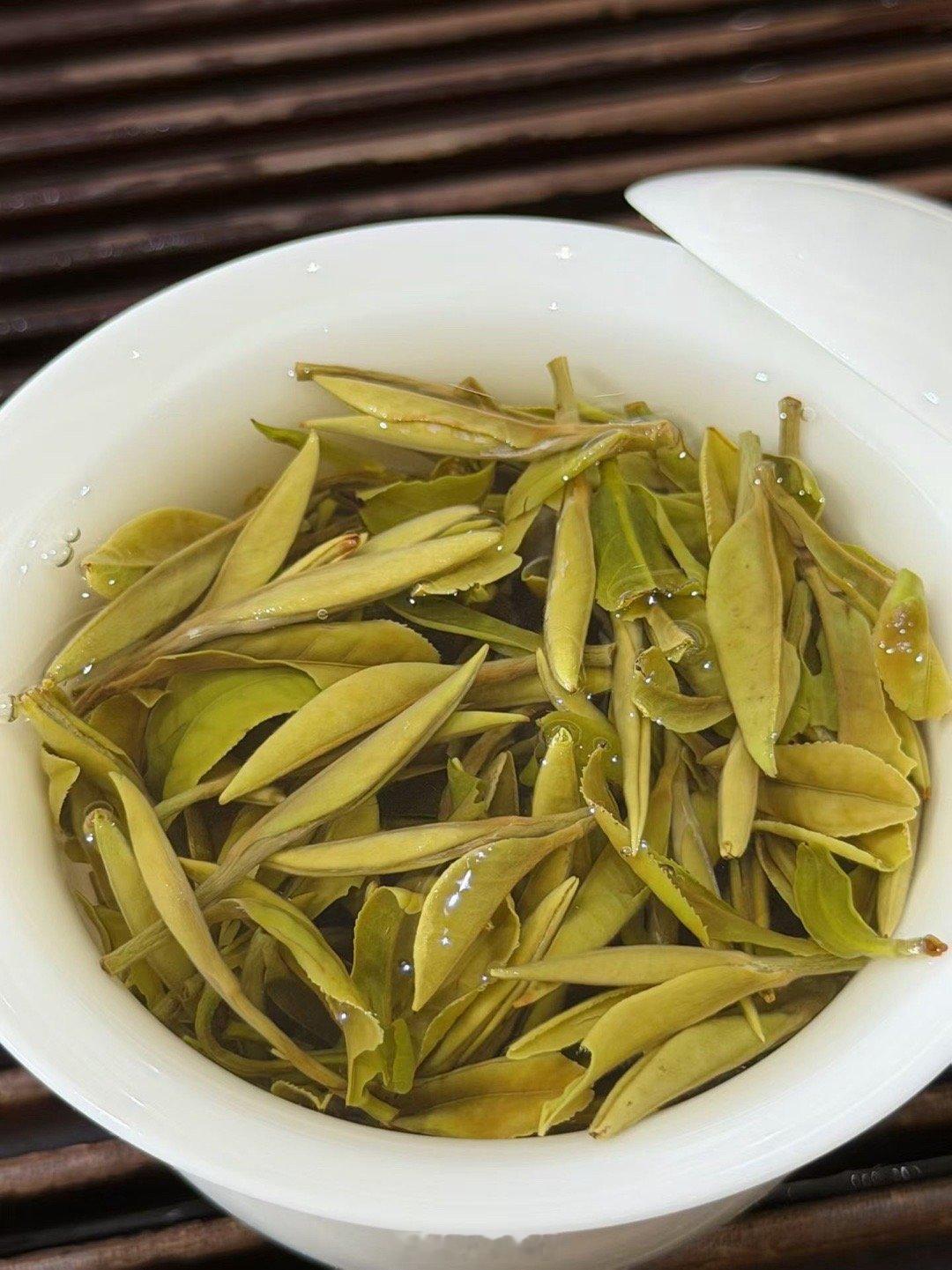 生活里认真干两件事，让自己变好，让自己开心。 