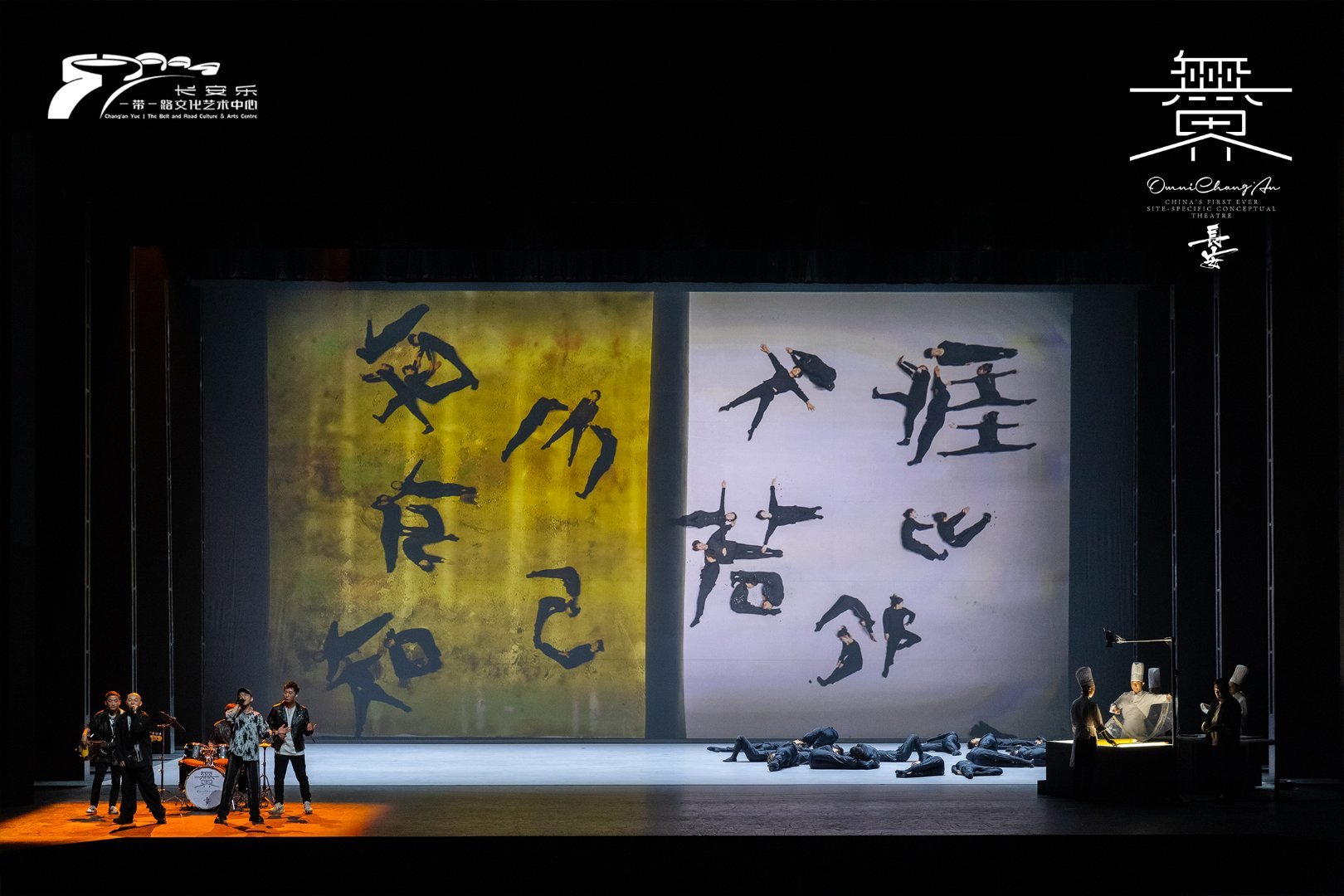#张艺谋为家乡西安创新剧#  10月15日晚，第九届丝绸之路国际艺术节在西安开幕
