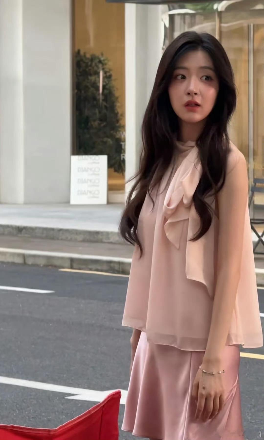 内耗是拿别人的反应惩罚自己，主动是把方向盘握回自己手里。柳柳满分恋综女实至名归。