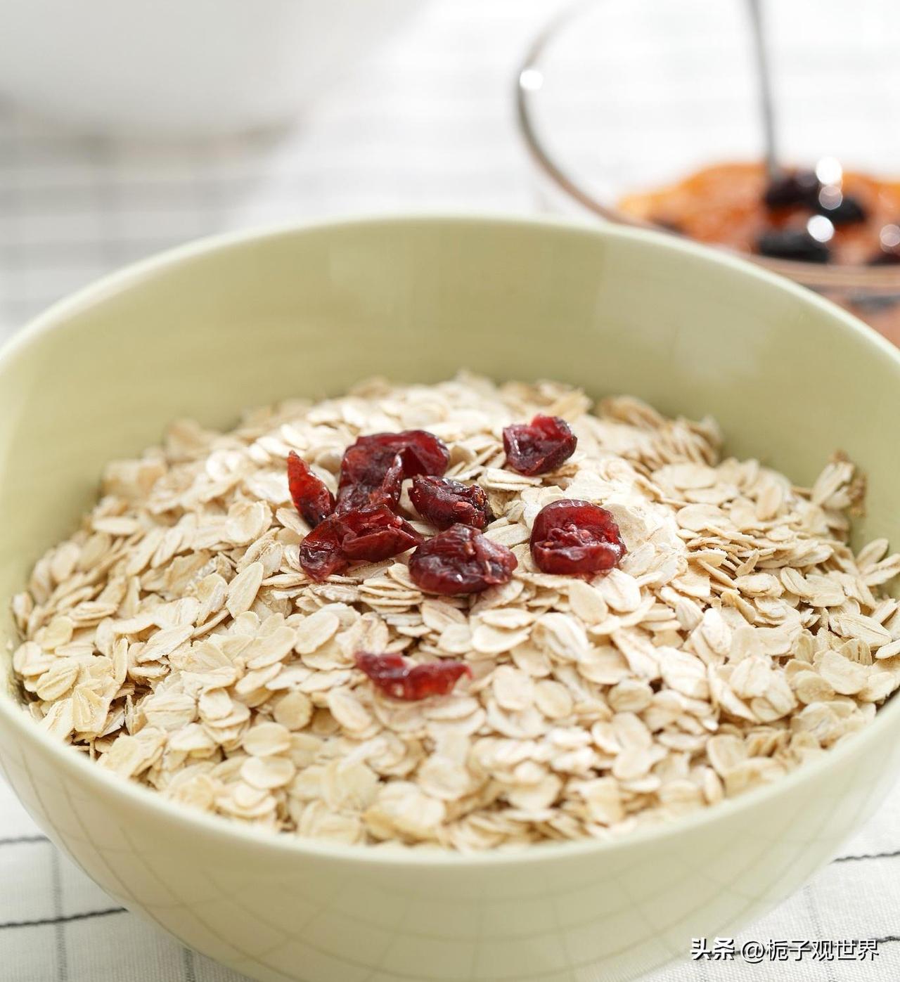 食用燕麦主要还是养生保健，不能代替药物治疗疾病。
       据《湖南日报》报