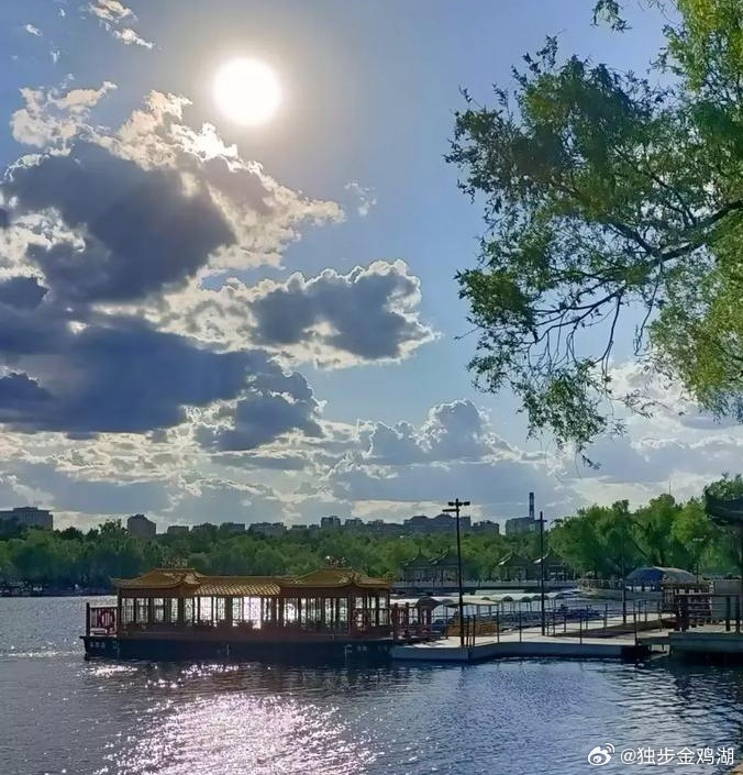 心里话           折磨自己的不是别人，往往就是自身的执念。     