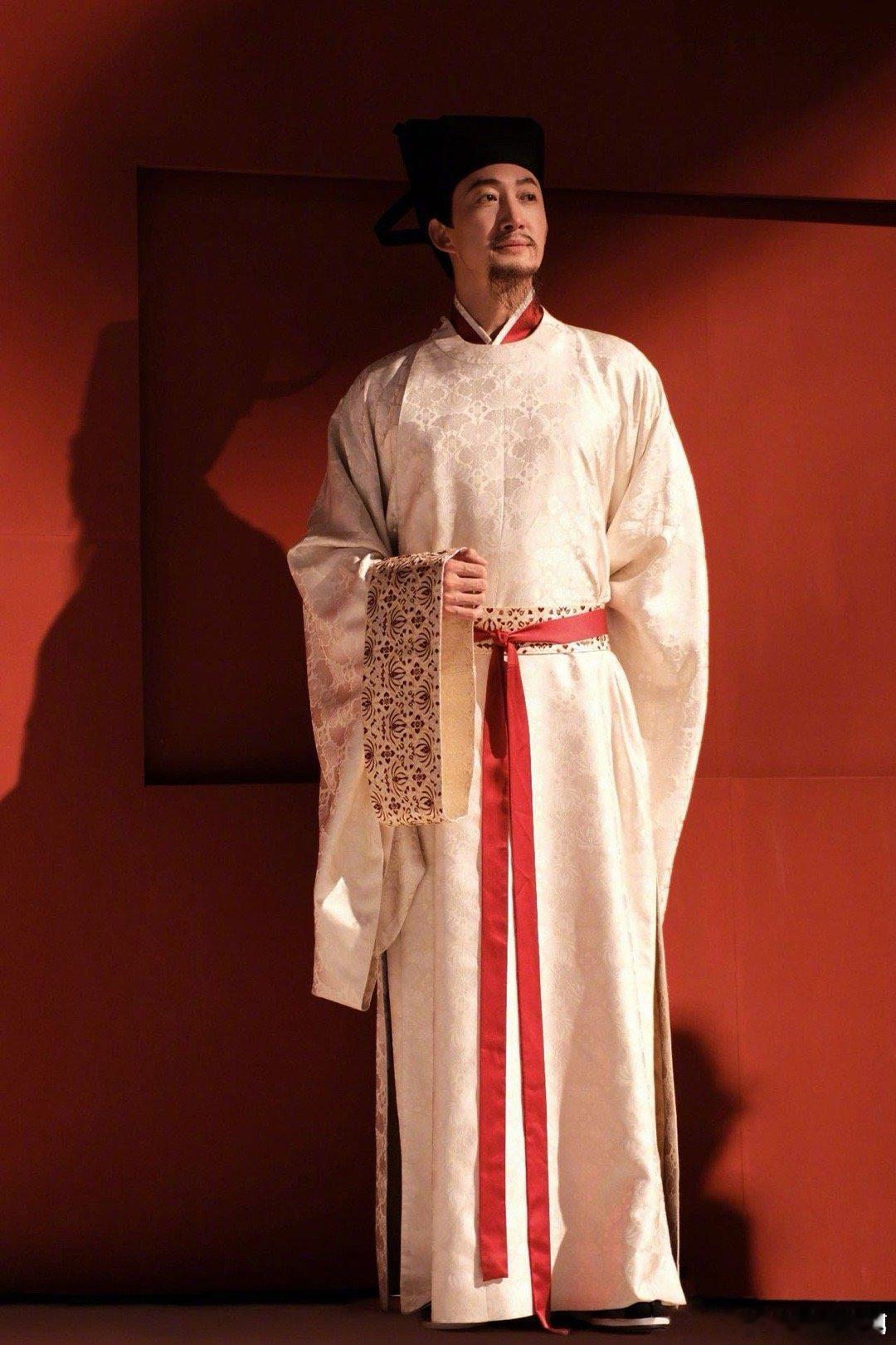 王阳古装新皮肤 王阳解锁六月花神新身份！春晚《贺花神》以时序为脉络，他的出场恰到