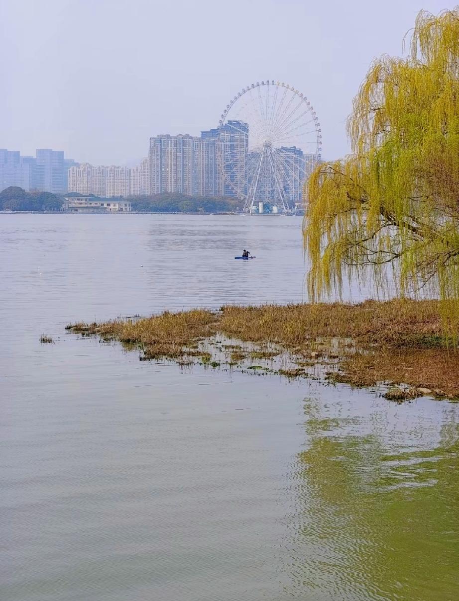 我的一个朋友说“聪明人，信运不信命 。一命二运三风水四积阴德，五读书六名七相八敬