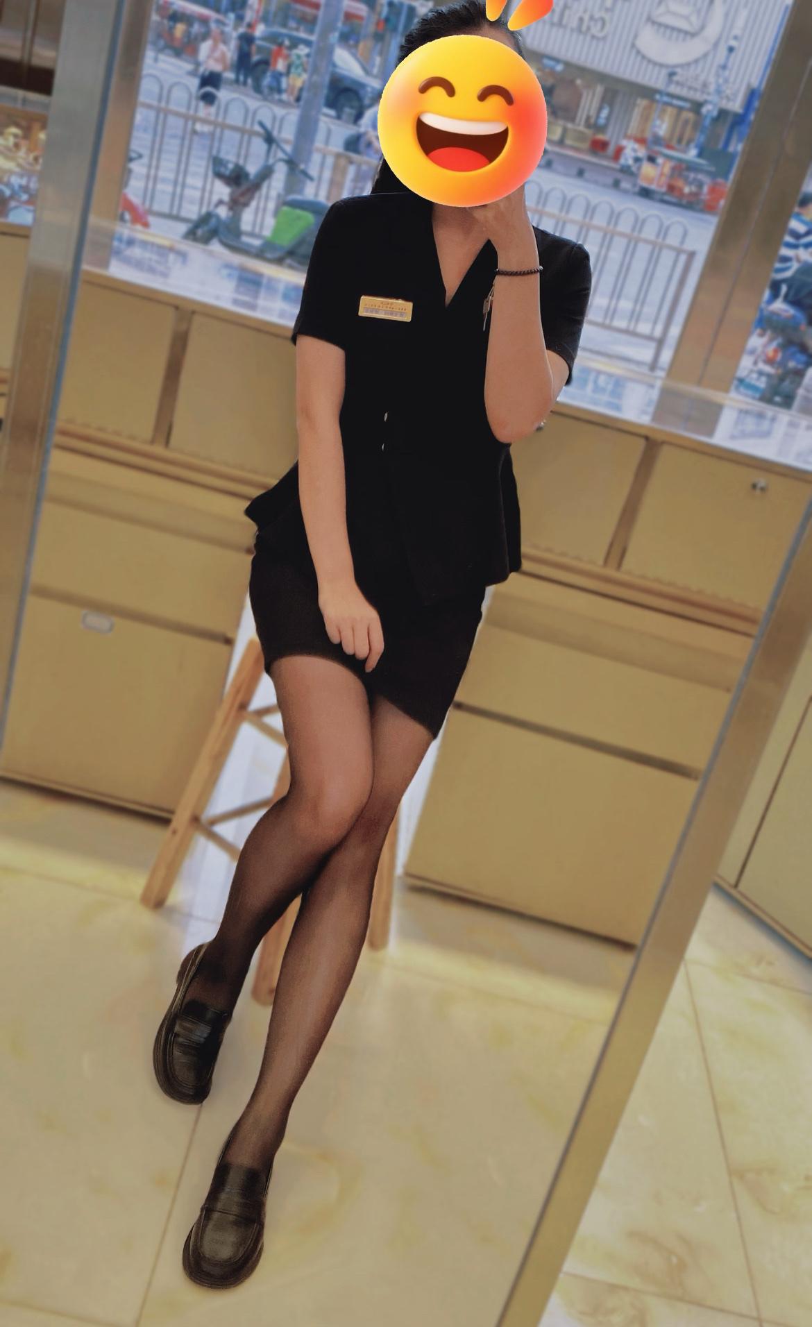 在金店站柜5年，今天掏心窝说句大实话：买黄金别死盯着金店，银行金条才是真划算。
