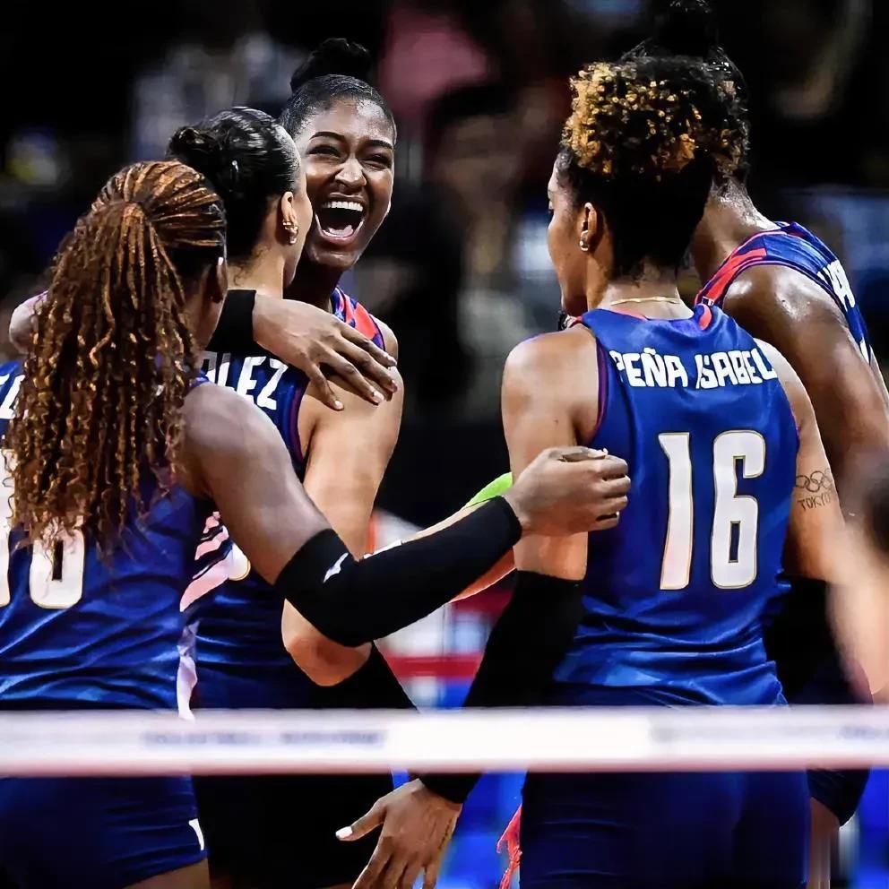 多米尼加女排大爆冷门，3:1力克塞尔维亚，9月22日，巴黎奥运会女排资格赛A组中