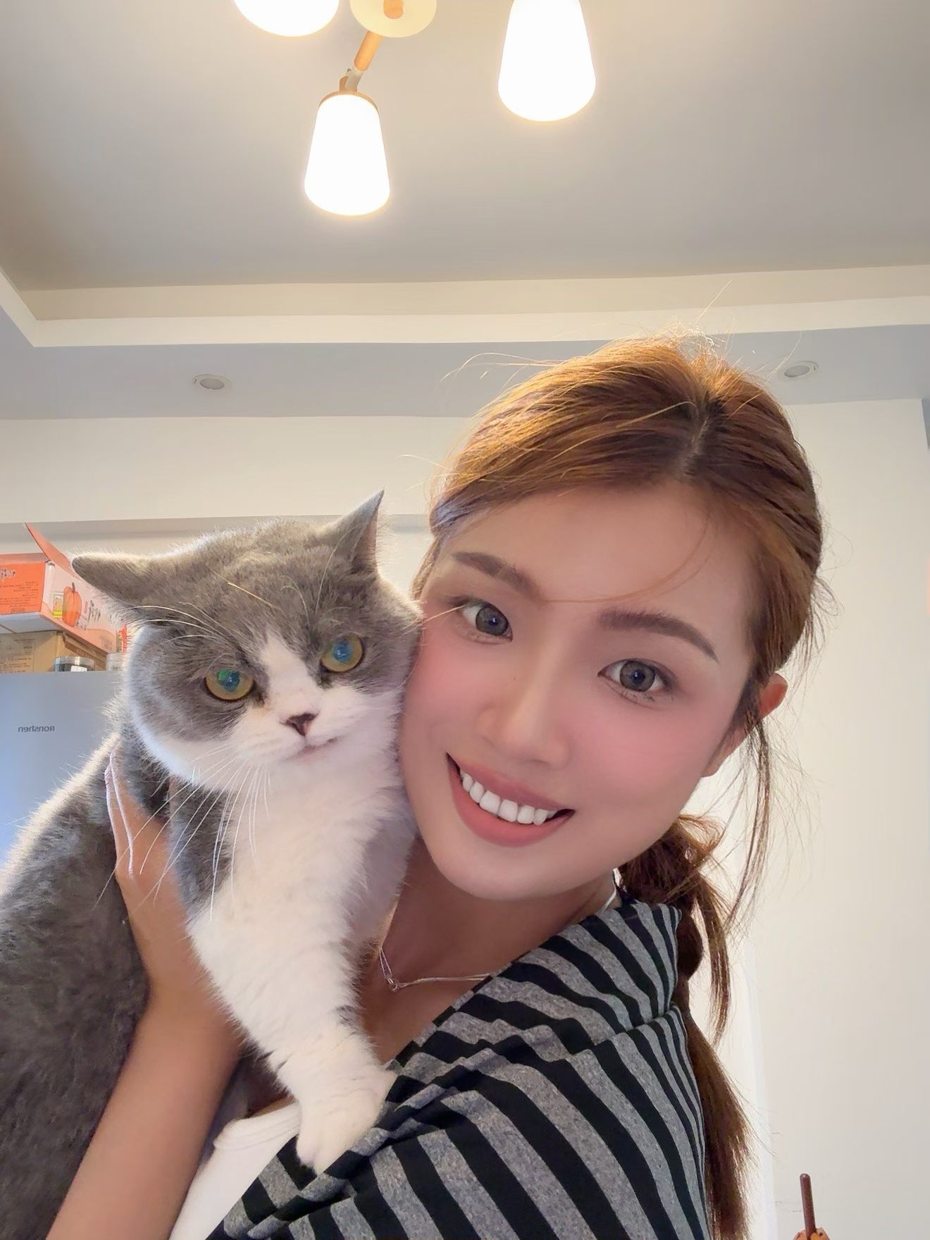 5月放假12天开开心心等五月的到来清明假期也是无所事事，待在家里跟麻薯玩，五一还