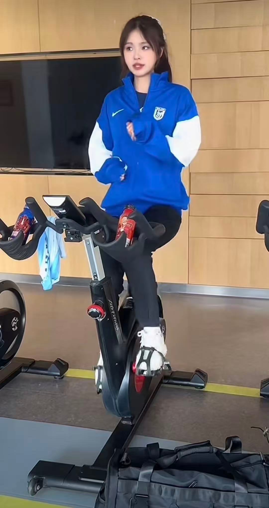 新赛季中超大多数球队的球迷都能买到自己主队的出场夹克了！贤聊球衣中超耐克