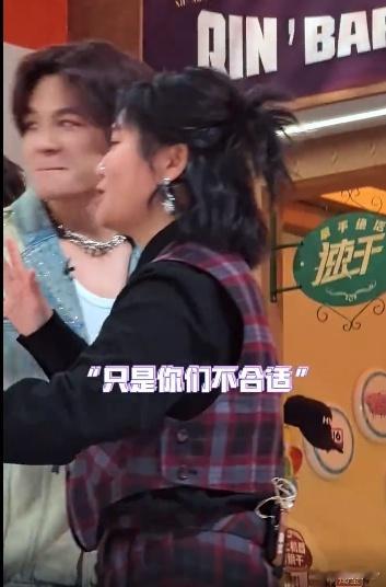 #石凯的石是李雪琴猜词路上的绊脚石##你好星期六# 石凯的“绊脚石”属性全开，雪