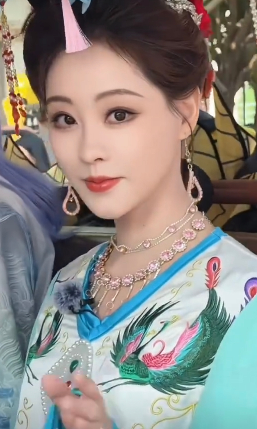 祝绪丹cos女儿国国王，太漂亮了，美美的！ 