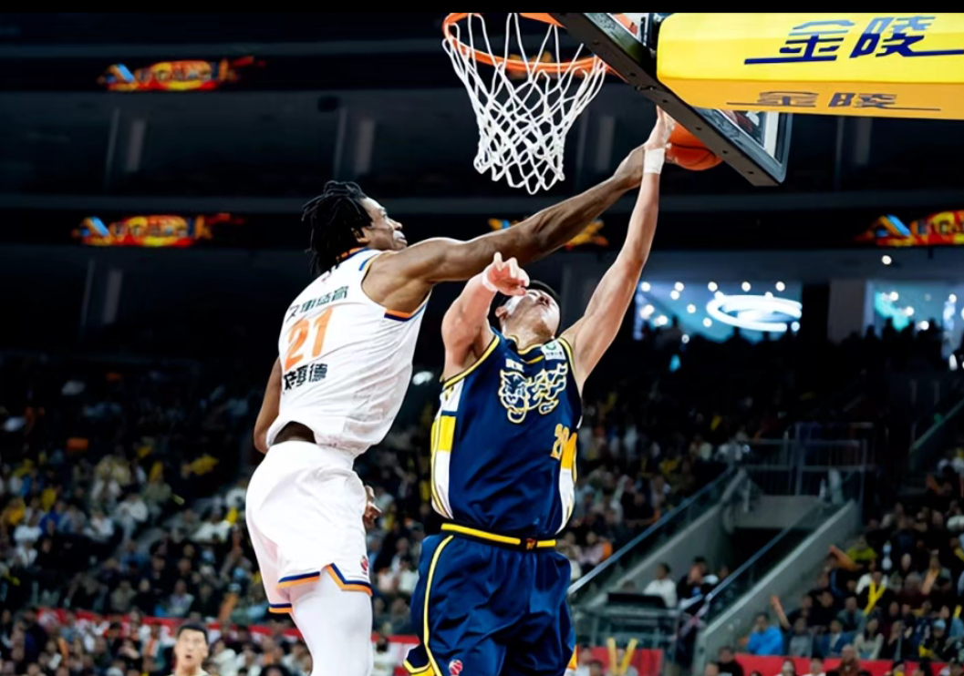 CBA2025-26赛季常规赛第15轮，两支排名榜前四的球队广东男篮和上海男篮正