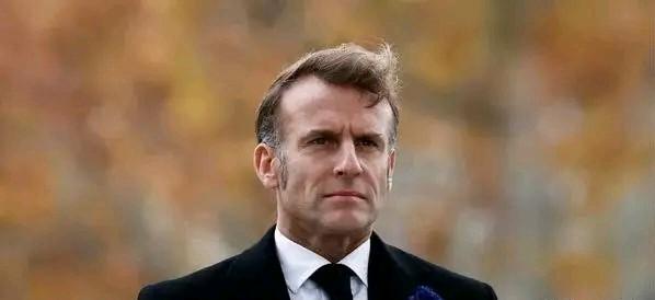 刚回欧洲，就发出威胁，马克龙，果然又“变色龙”了！
当地时间12月7日，返回欧洲