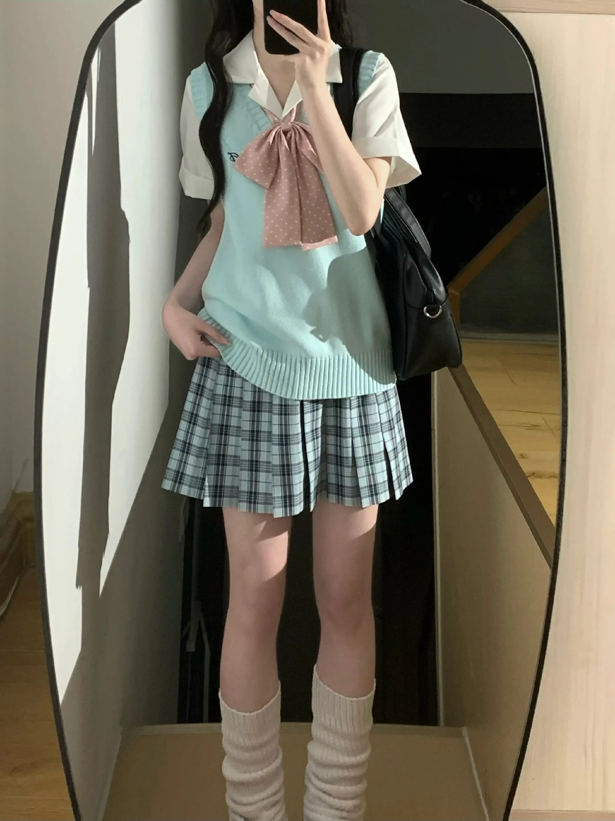 视觉降温蓝色系。