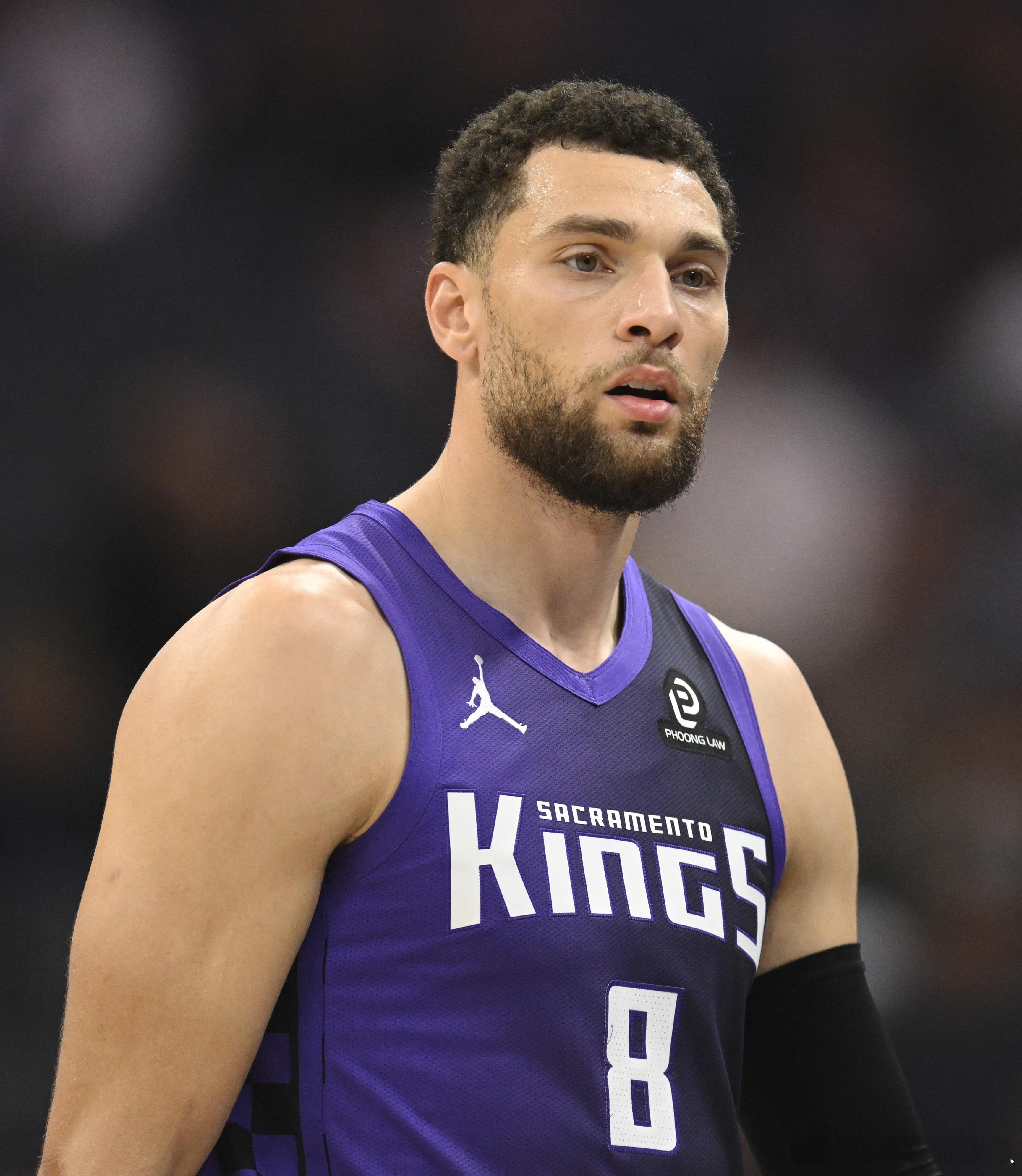 拉文赛季报销 据名记Haynes报道，扎克-拉文将进行手术，本赛季剩余比赛打不了