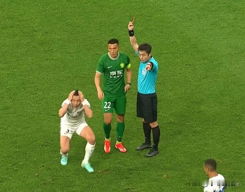 让二追三，北京国安3：2逆转梅州客家，三问潘喜明——

1，本来连黄牌都不是的动