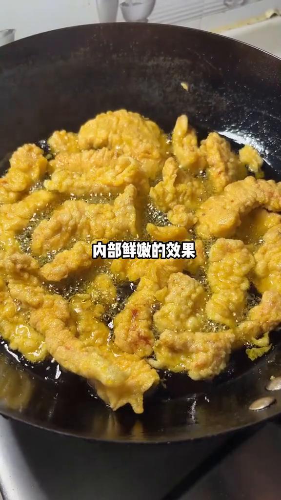 最有用的视频被家里最没用的人刷到了，虽然都叫淀粉，可作用却不同。
·红薯淀粉：油