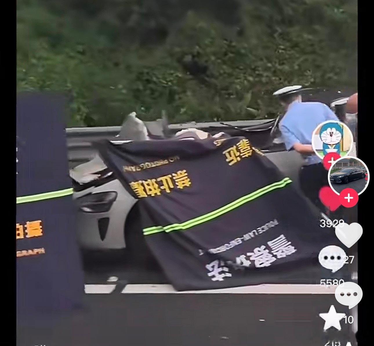 这货车好像没有后防撞梁，咱就是说，这种情况速度快什么小轿车的A柱都很难顶住吧[允