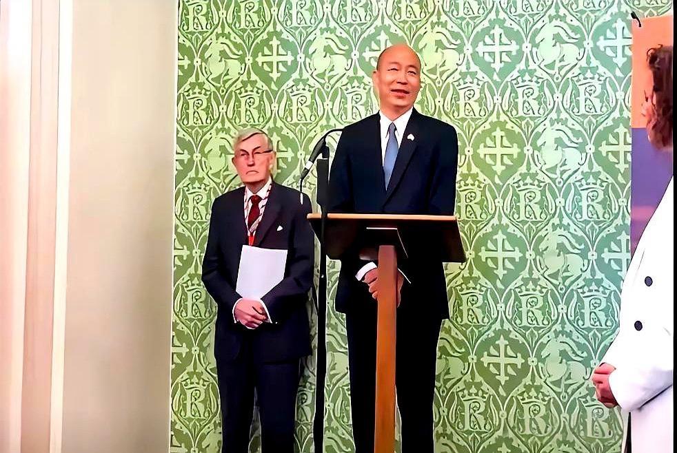 韩国瑜压根儿不是什么好鸟，最近其“独味”越发熏人

国民党韩国瑜 英法两场表态彻
