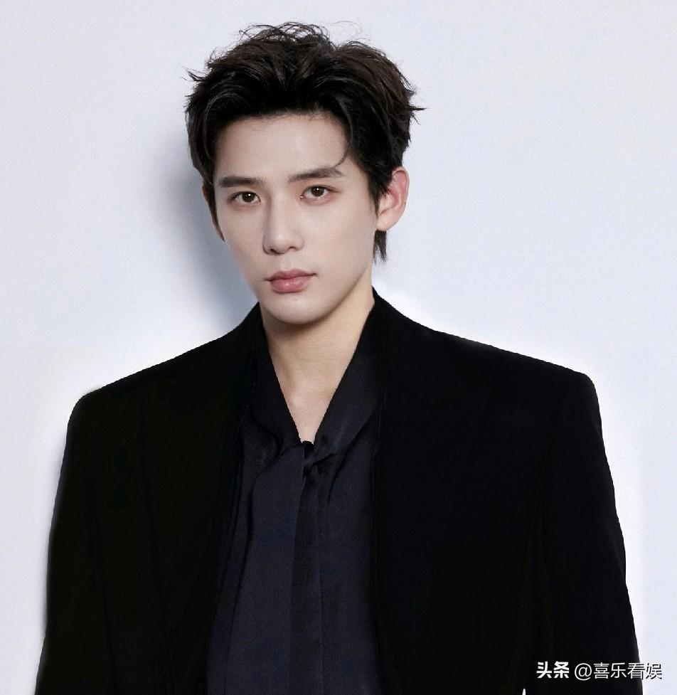 王安宇，不忍了！
 
3月25日，王安宇被私生逼到报警，工作室发长文抵制私生，能